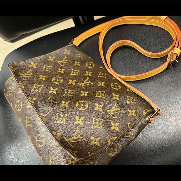 Louis Vuitton Tango w/ Long strap - Picture 5 of 16